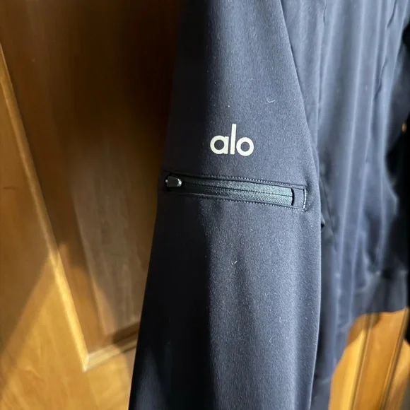 Alo Contour Jacket - Picture 3 of 6